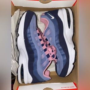 Nike Air Max 98 (Grade School) which is equal to Size 7 men’s & 8.5 women’s.